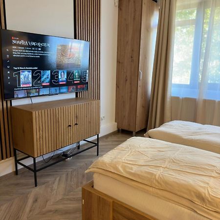 One Room Apartment- Self Check-In 24H Resita Exterior foto